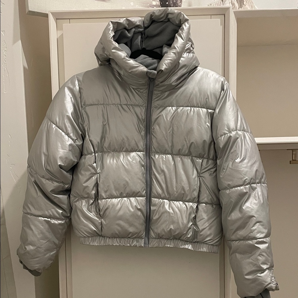 All in Motion Metallic Gray Puffer Jacket. Has soft fabric interior & sleeves.
